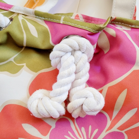 Clinique Tote - Picture 4 of 12